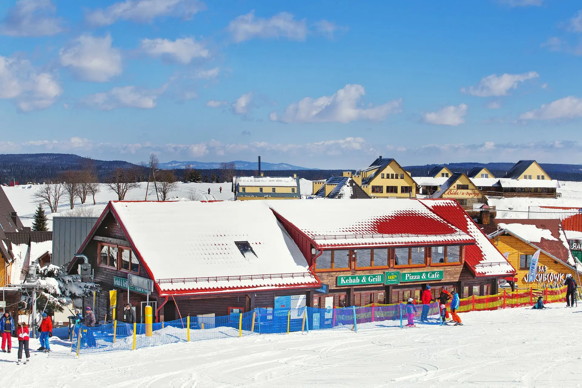 Ski Bar i stok Bartuś w słońcu